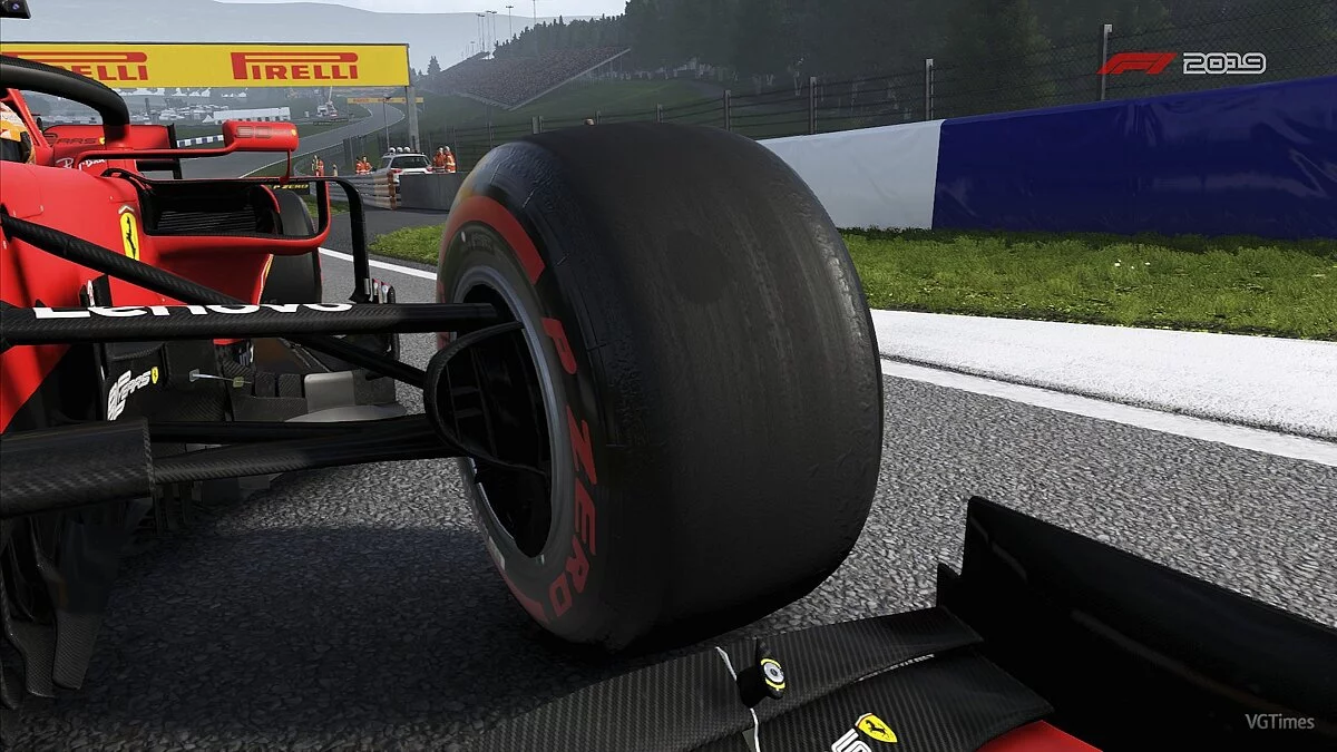 F1 2019 — Реалістичні шини піреллі