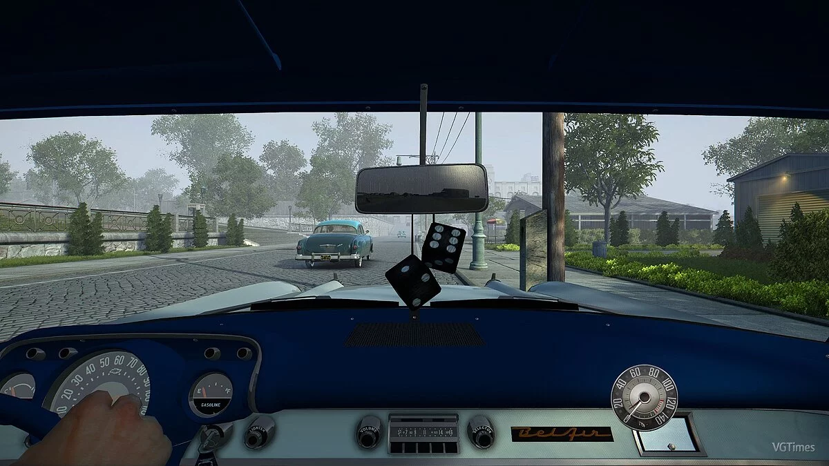 Mafia 2: Definitive Edition — Vista en primera persona en el coche.