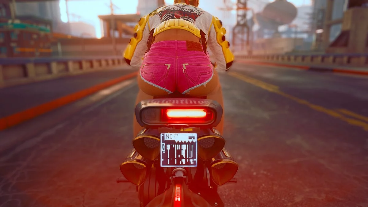 Cyberpunk 2077 — Pantalones cortos y chaquetas sexys.