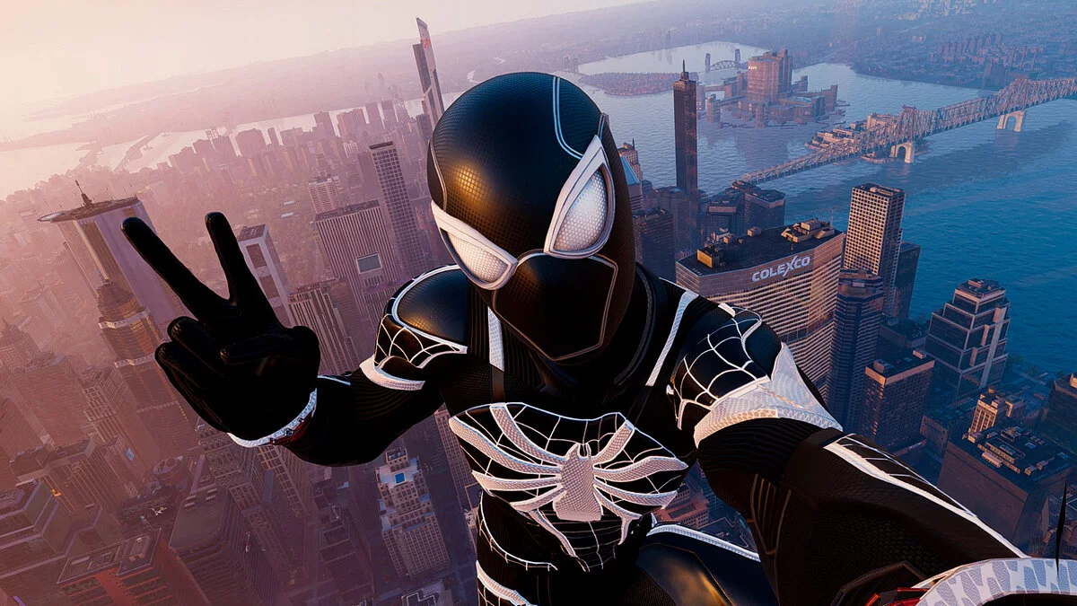 Marvel&#039;s Spider-Man Remastered — Traje blindado avanzado con temática de simbionte