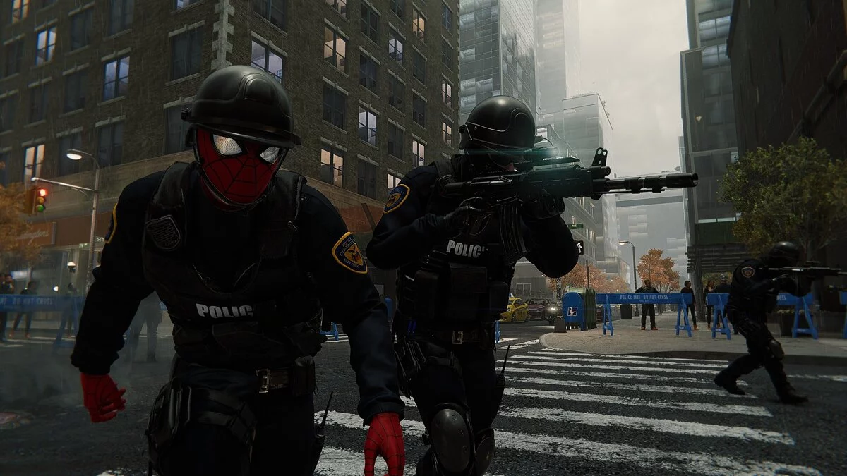 Marvel&#039;s Spider-Man Remastered — Spider-Man con uniforme SWAT