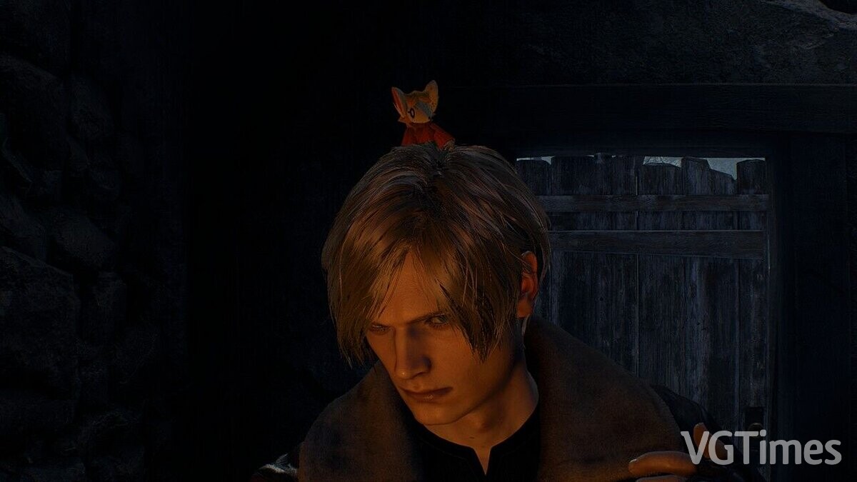 Resident Evil 4 Remake (2023) — Mouse on Leon's head (Ratatouille)