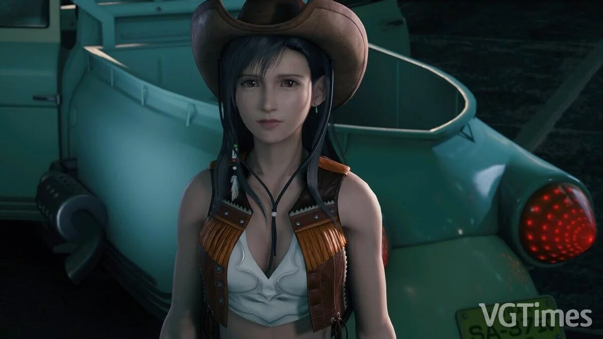 Final Fantasy VII Remake — Tifa disfrazada del juego Crisis Core