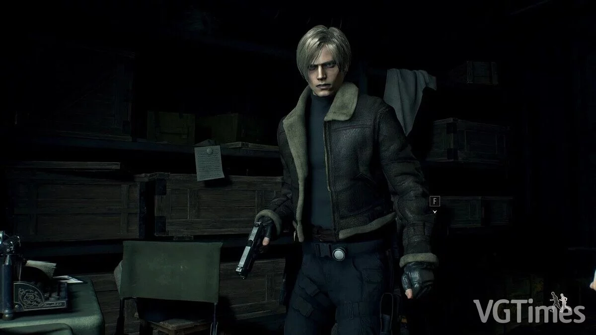 Resident Evil 4 Remake (2023) — El traje predeterminado de León