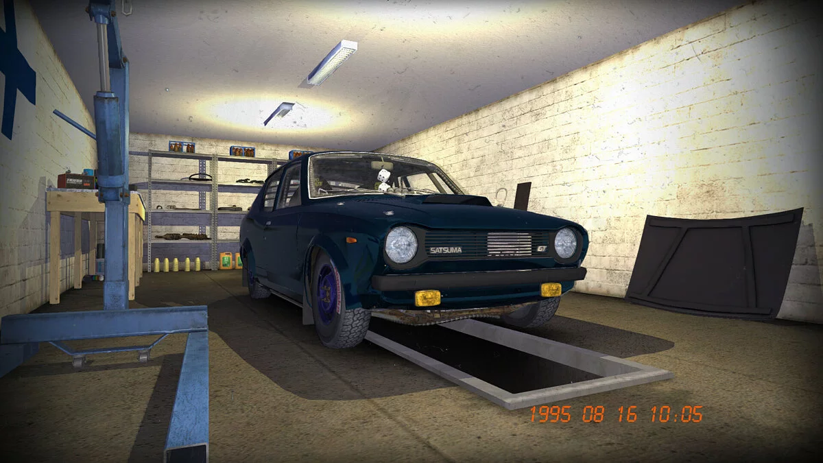 My Summer Car — Satsuma deportivo azul, con maleta.