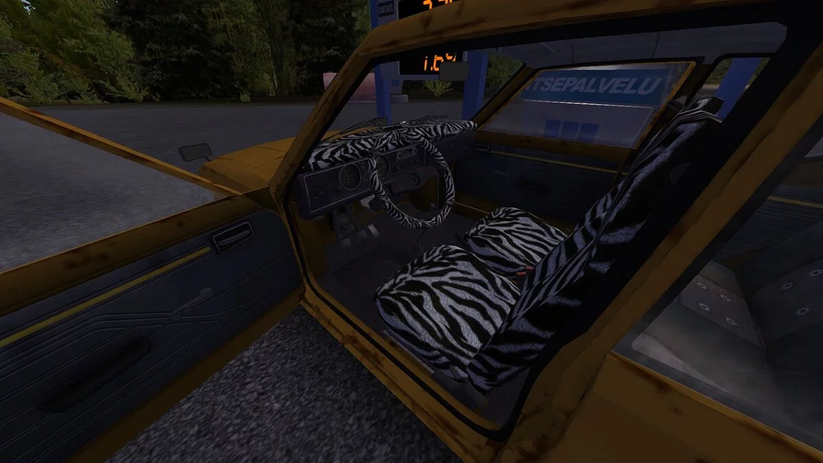 My Summer Car — Oyun Posterindeki Sarı Satsuma