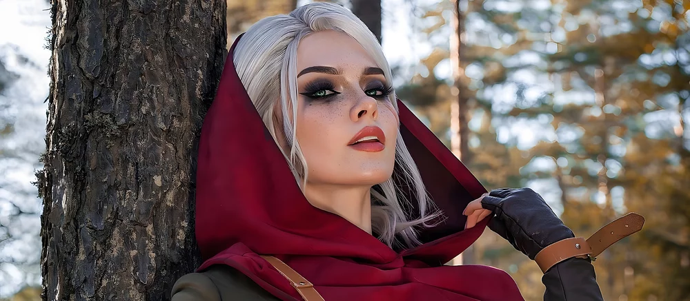 Косплеєрка показала іншу версію відьмачки Цірі, одягнену в костюм з мода