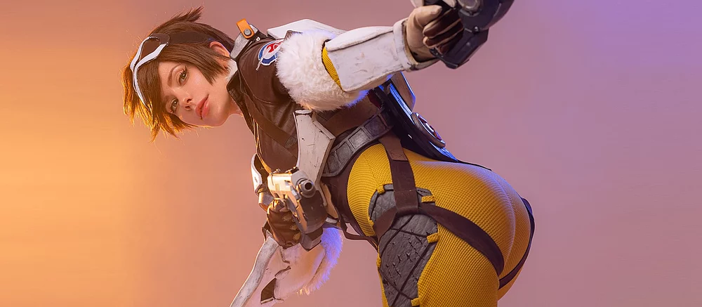 Росіянка в образі Трейсер з Overwatch показала косплей для дорослих