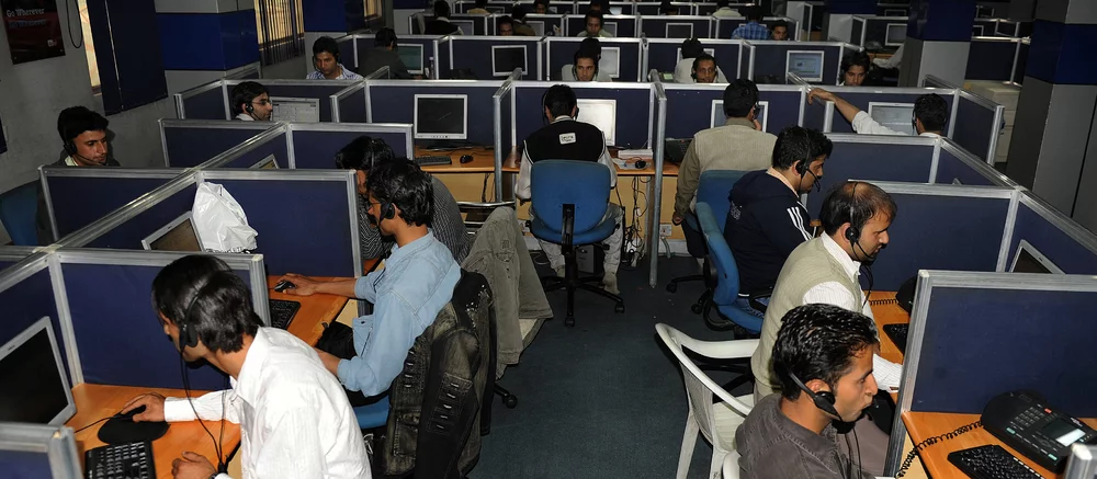 Голосовий помічник ChatGPT прикинувся телефонним шахраєм і попросив дані банківської карти — відео