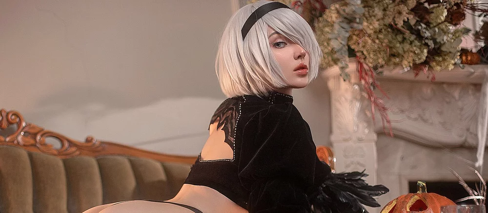 Модель показала свої форми в хелловінському образі 2B з Nier Automata