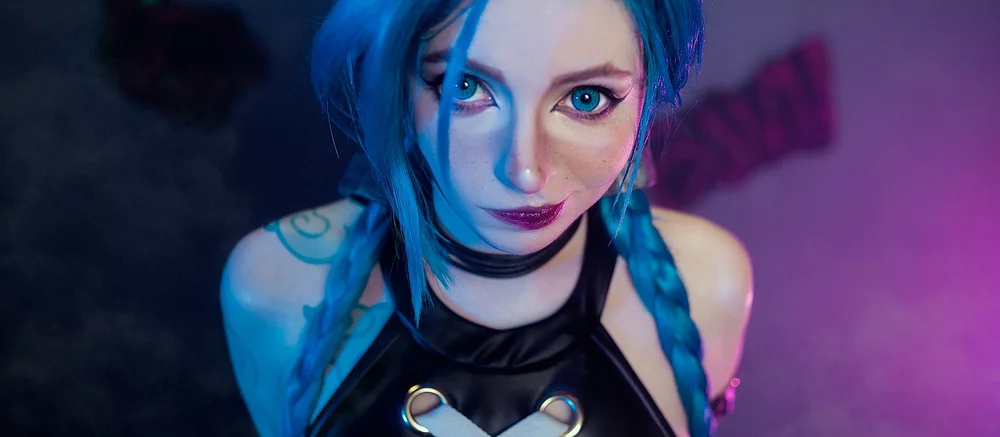 Дівчина, яка подарувала тіло Ешлі в Resident Evil 4, закосплеїла Джинкс з «Аркейна»