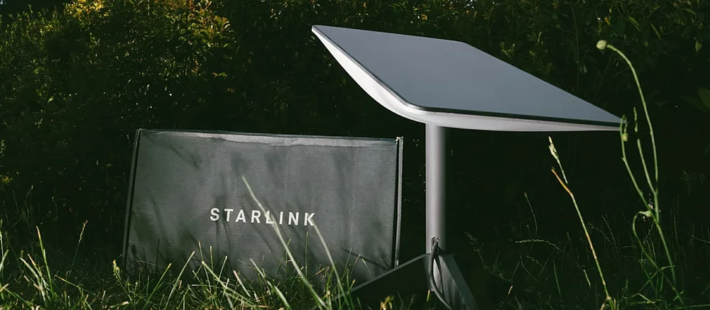Представлено рюкзак для антени Starlink V4 від SpaceX за $199
