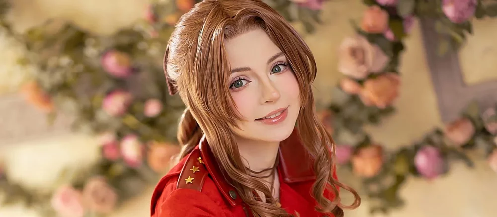 PeachMilky 角色扮演《最终幻想 VII 重生》中的艾瑞斯