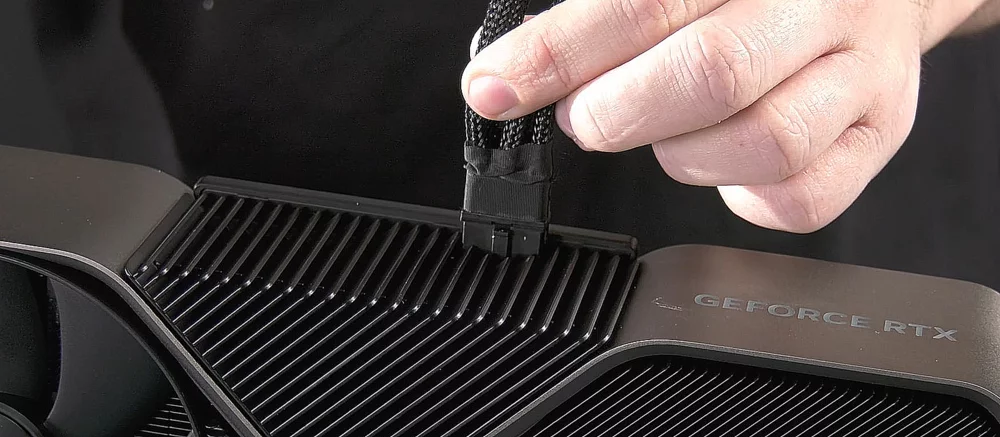 首次报告RTX 5090连接器熔毁——这是双重失败