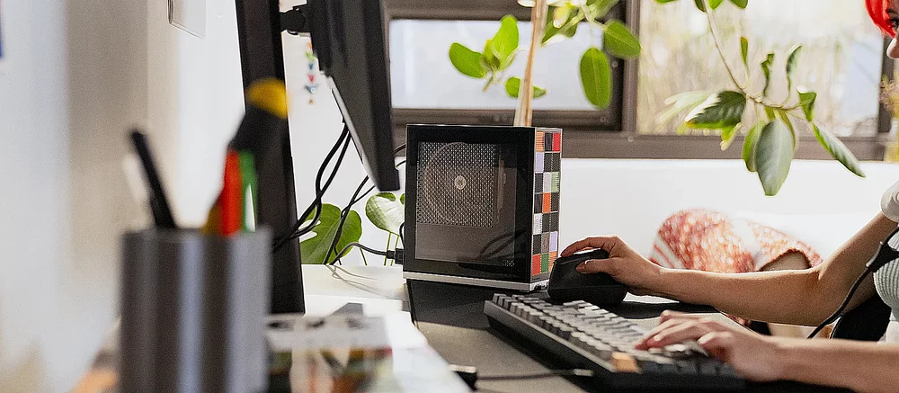 框架推出了一款强大的迷你电脑，配备128GB内存