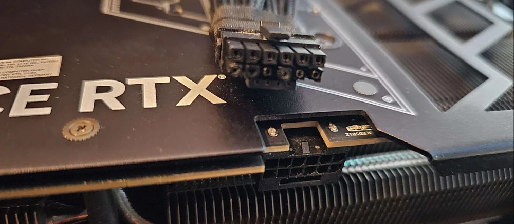 新的NVIDIA问题：16针连接器甚至在RTX 5080上也在融化