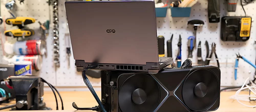 RTX 5090 在手持游戏机上测试 - 它能工作，但并不完美