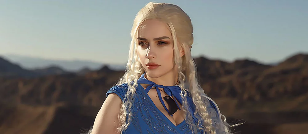 Косплеєрша розділу Дейенеріс з серіалу «Гра престолів»