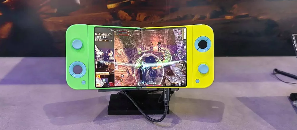 三星发布了一款类似于任天堂Switch的可折叠显示屏手持游戏机原型。