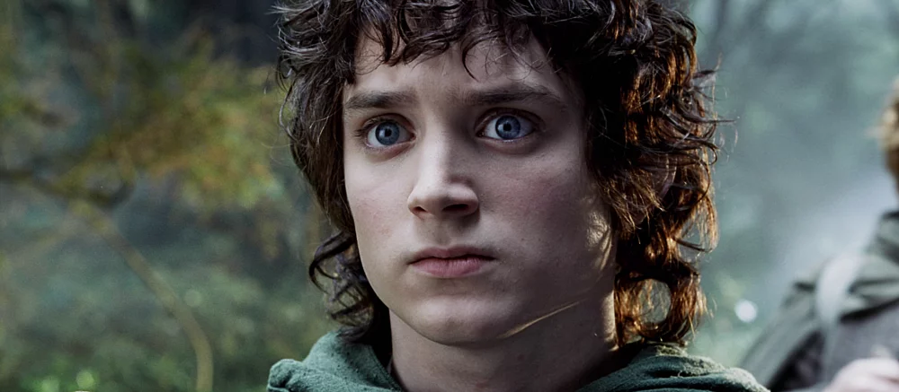Том Холланд на зйомках «Одіссеї» раптово схожий на Фродо. Тепер в мережі жартують, що Нолан знімає «Володаря перснів»