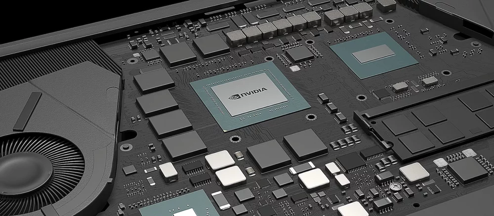 首款移动版 RTX 5090 和 RTX 5080 基准测试显示在高价位下的微小提升