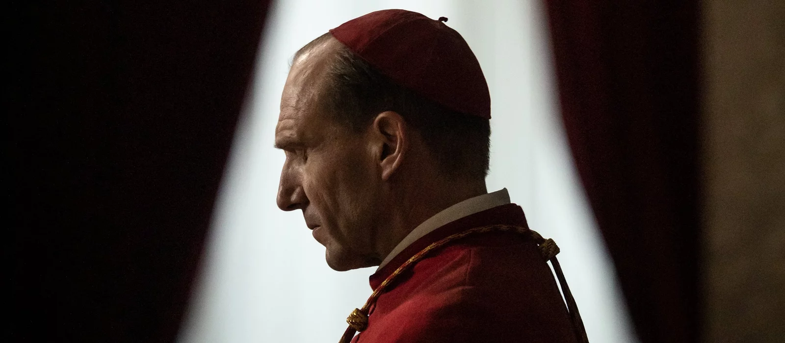 Le Trône de Fer pour le Saint-Siège : Pourquoi vous devriez regarder Conclave