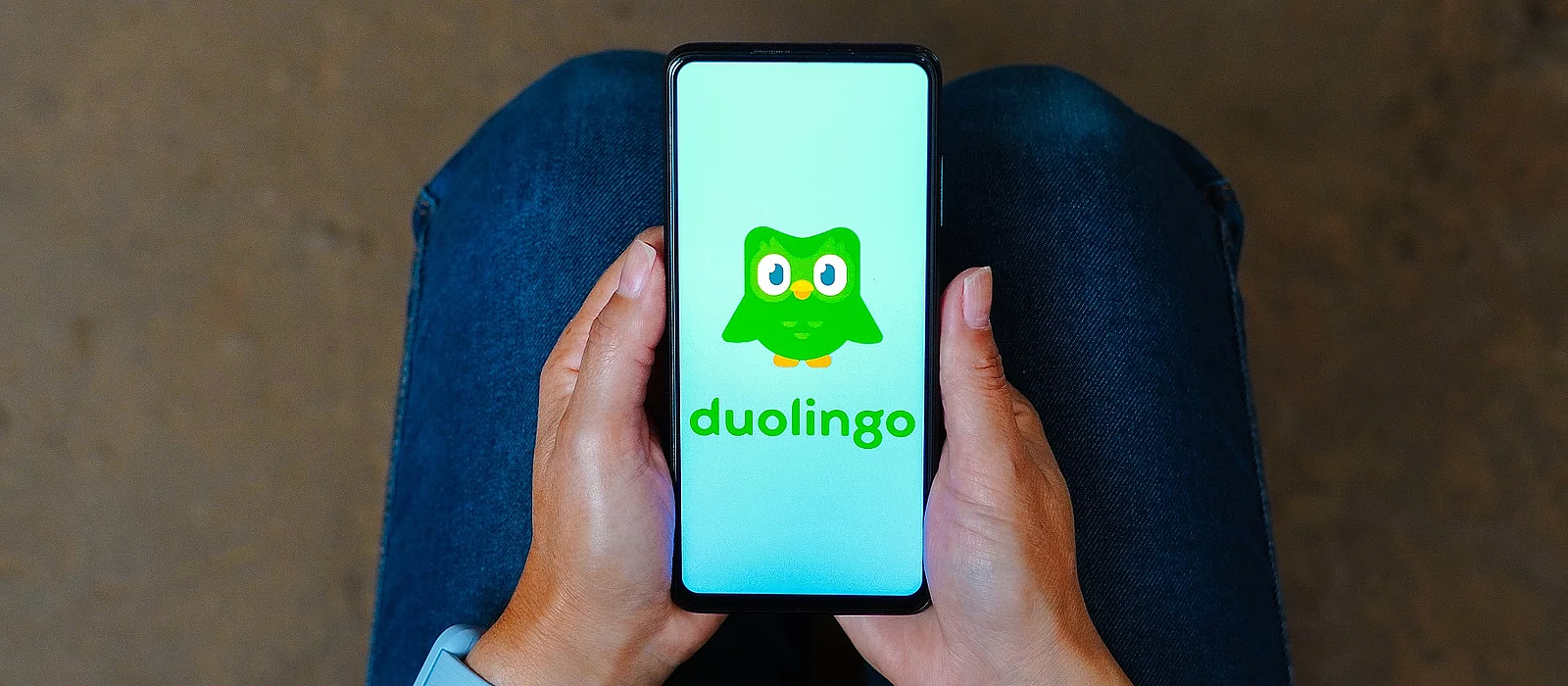 Hibou Vert Renforce le Nid : Duolingo Transfère des Rôles à l'IA, Réduit les Emplois de Sous-traitants