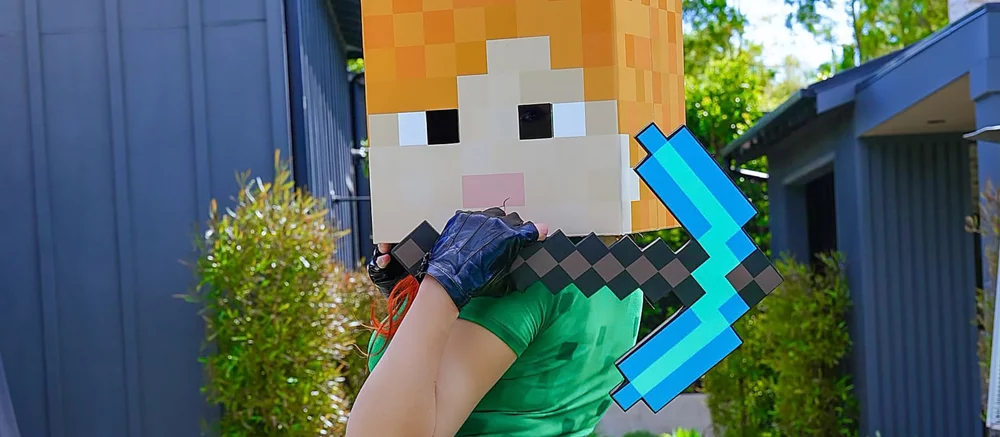 Дівчина показала косплей на Алекс з Minecraft