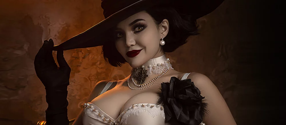 Косплеєрша розділу Леді Дімітреску з Resident Evil Village