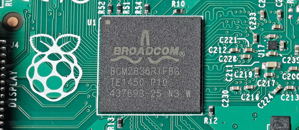 Broadcom Revela Tomahawk 6: O Switch Ethernet Mais Rápido do Mundo