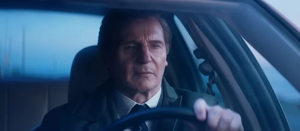 粗俗的笑话和帕梅拉·安德森：'赤裸枪'重启版的完整预告片来了