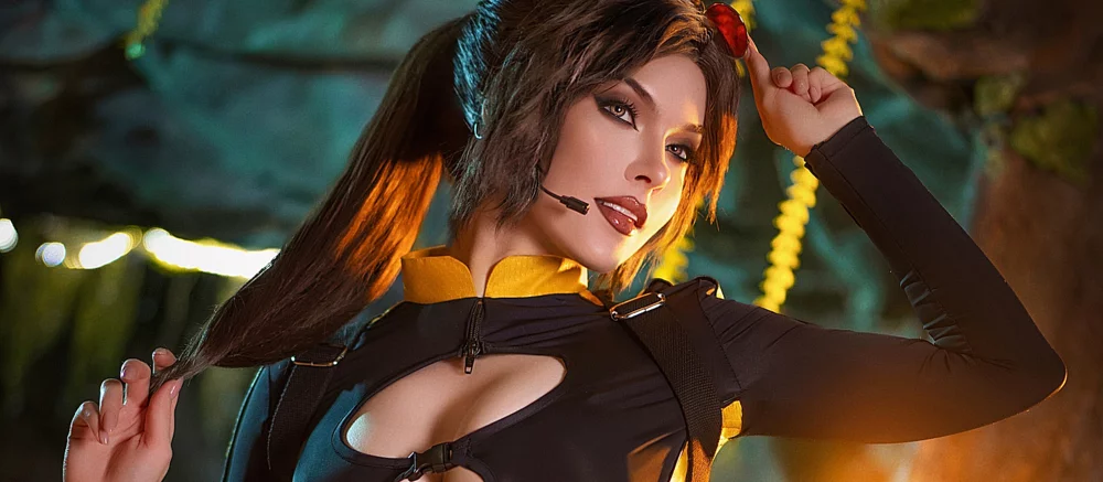 Плаття чи гідрокостюм? Російська косплеєрша показала дві різні версії Лари Крофт