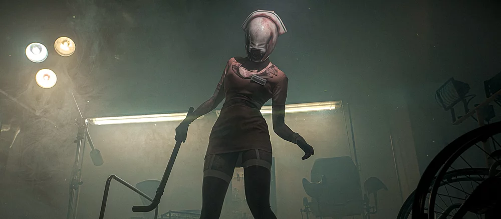 Дівчина з Росії представила страшний косплей медсестри з Silent Hill 2