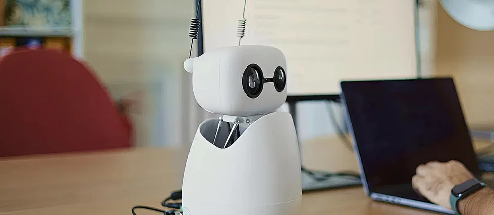 Hugging Face представила Reachy Mini: домашній робот з відкритим кодом