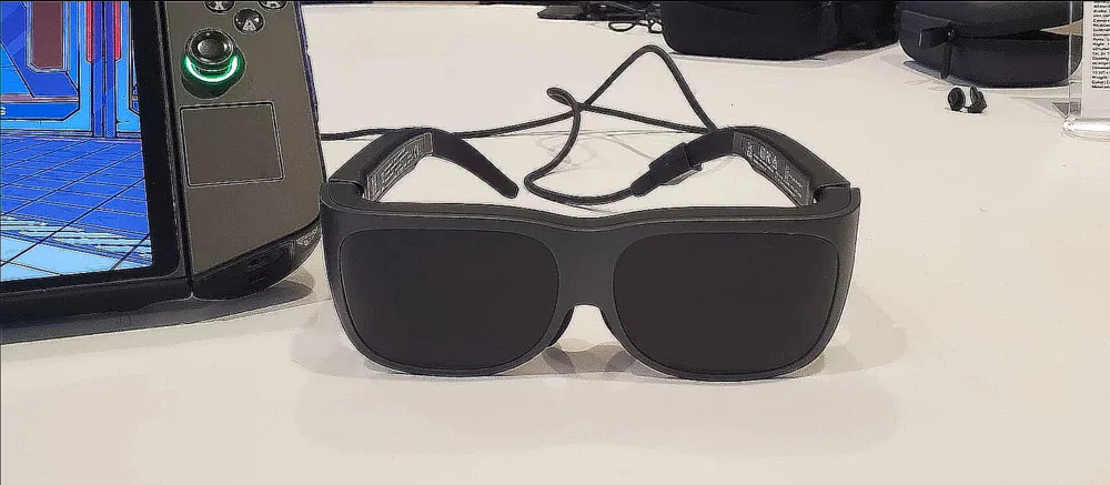 联想发布了为游戏玩家设计的AR眼镜,内置2D转3D转换功能