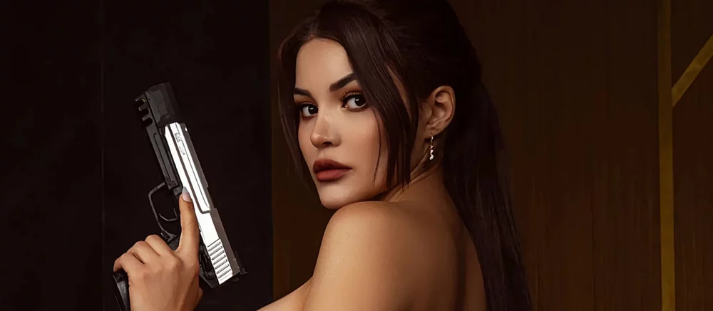Kalinka Fox, Tomb Raider'dan çıplak Lara Croft olarak kostüm giyiyor