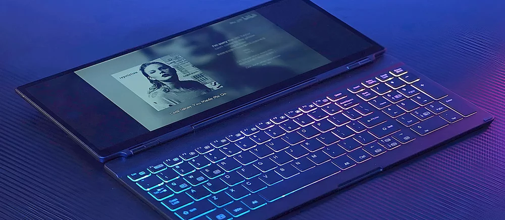 Представлена портативна клавіатура з складним сенсорним дисплеєм