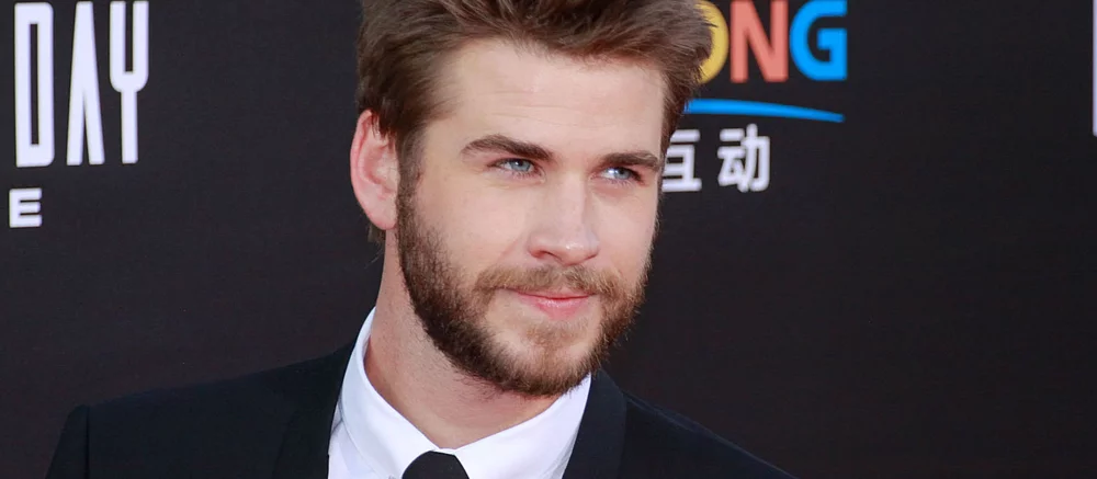 利亚姆·海姆斯沃斯谈接替亨利·卡维尔,并准备在《巫师》中饰演杰洛特