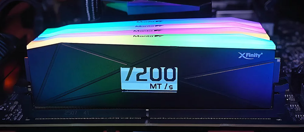 V-Color представила пам'ять DDR5 з вбудованим OLED-дисплеєм