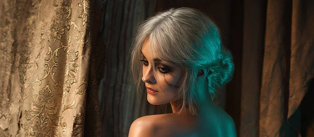 Cosplayer odtwarza kultową scenę kąpieli jako Ciri z Wiedźmina 3