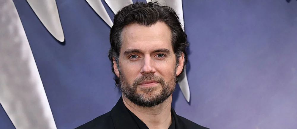 Генрі Кавілл показав, як тренується після травми ноги, і процитував персонажа культової RPG