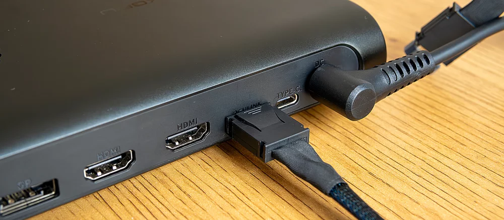 OCuLink перевершує Thunderbolt 5 за швидкістю, але програє в зручності