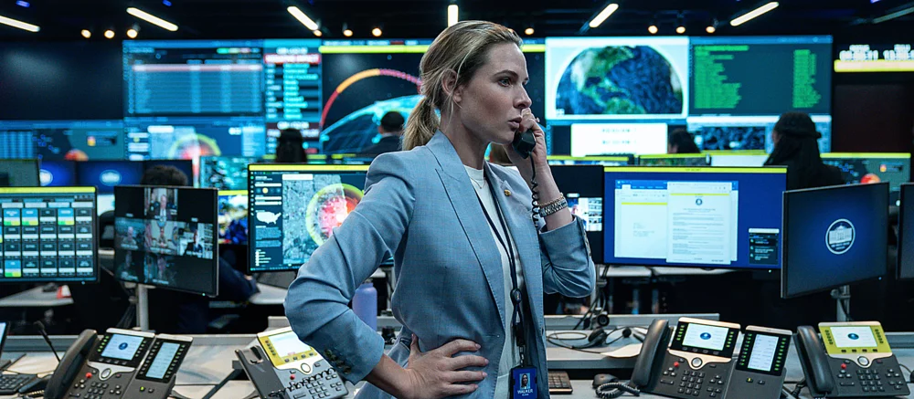 Огляд фільму «Дім динаміту»: двогодинна екранізація GIF-ки про вантажівку, яка ніяк не врежеться