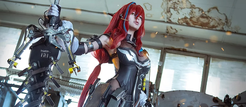 Cosplayer Dá Vida à Ember de Arknights: Endfield