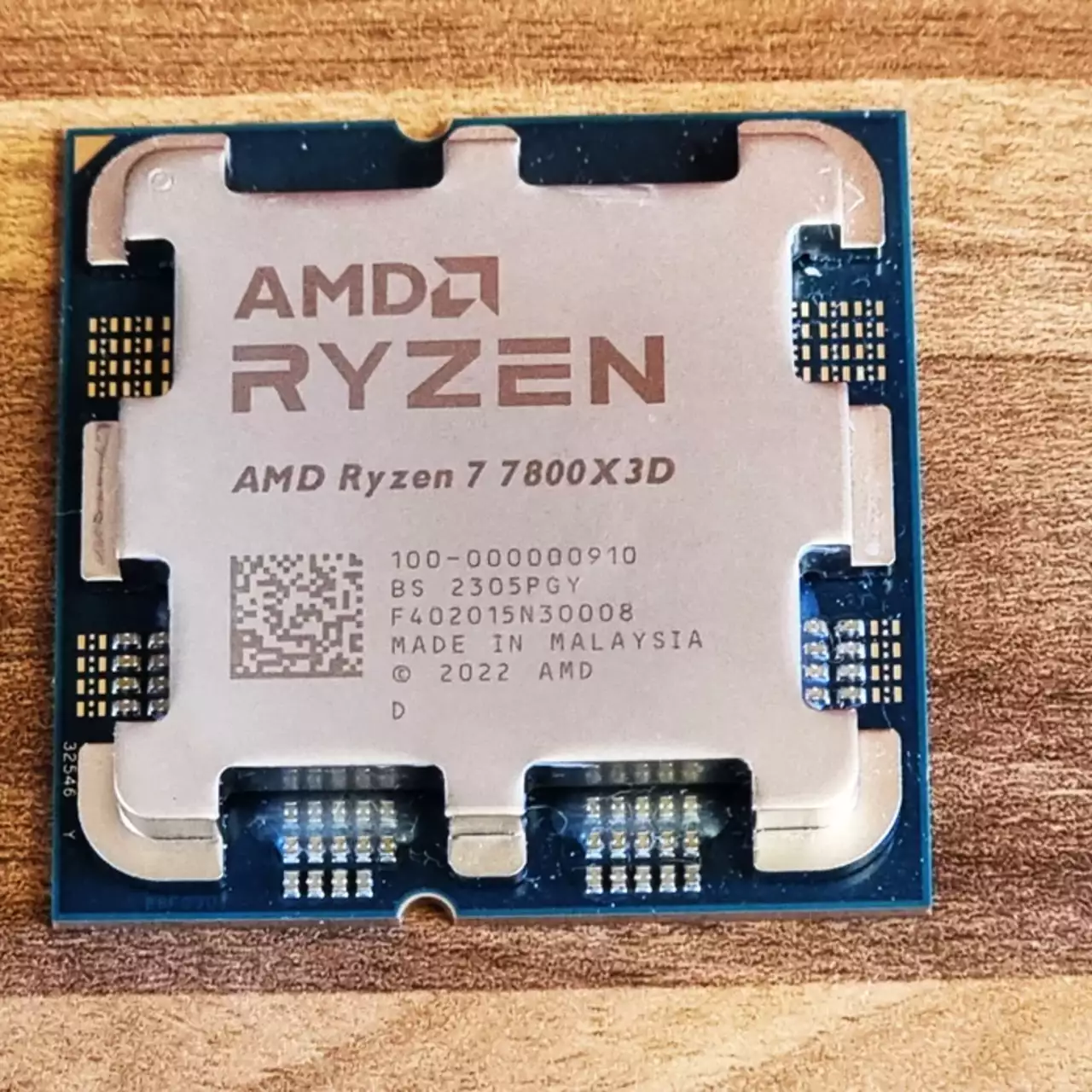 Ютубер знайшов якісну підробку ігрового процесора AMD Ryzen 7 7800X3D, яку складно відрізнити від оригіналу Ютубер знайшов якісну підробку ігрового процесора AMD Ryzen 7 7800X3D, яку складно відрізнити від оригіналу
