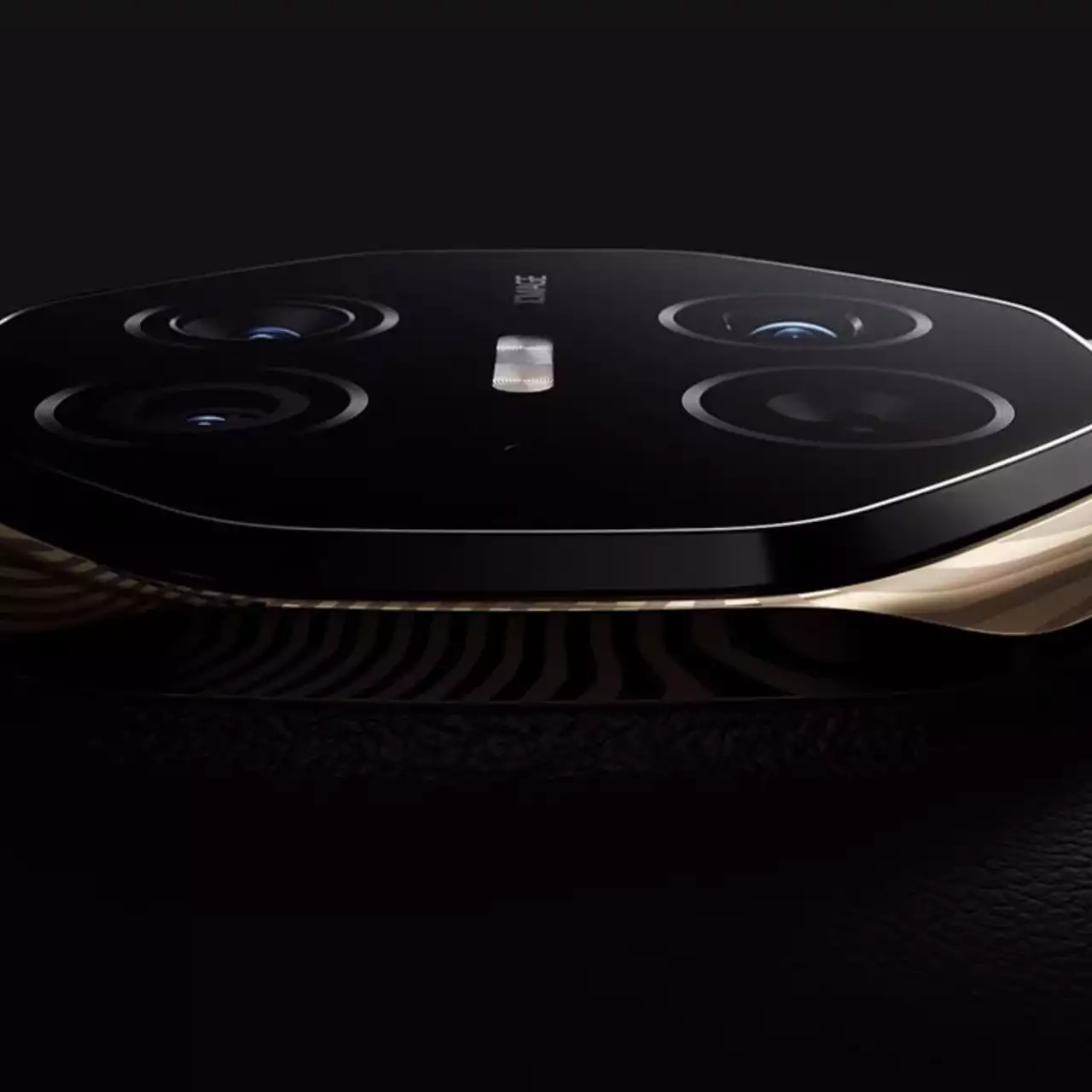 Huawei показала перший у світі складаний смартфон з трьома екранами Huawei показала перший у світі складаний смартфон з трьома екранами