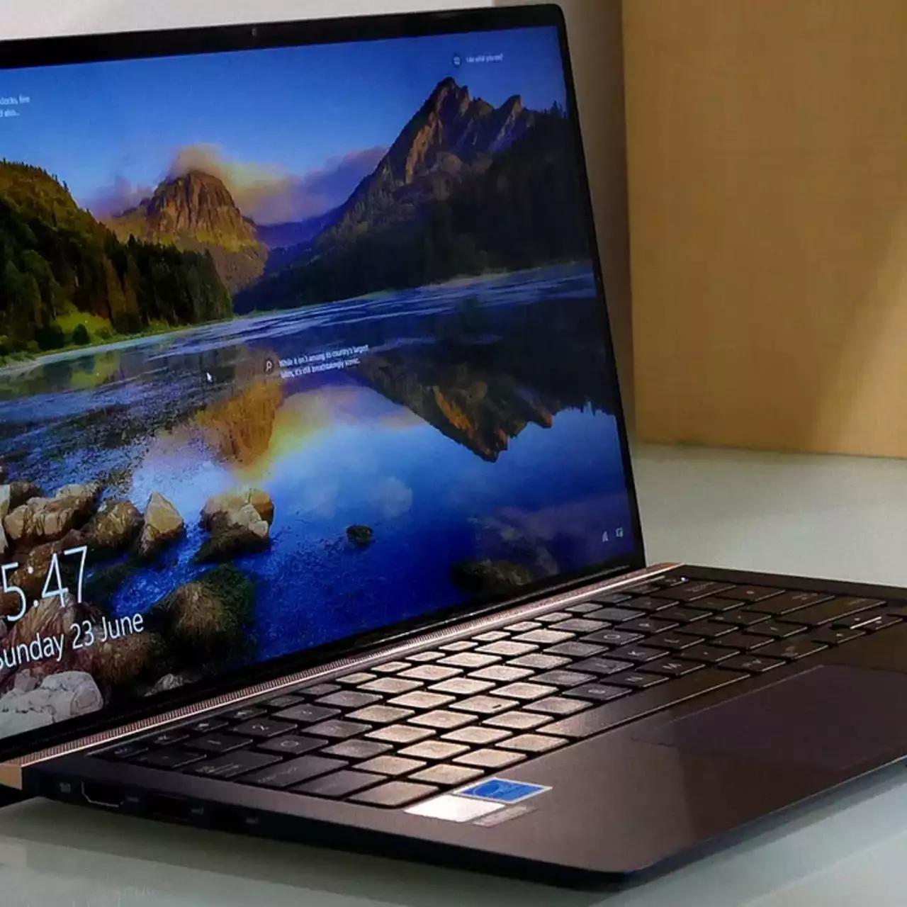 ASUS представила ZenBook 14 Air з OLED-екраном і тривалою автономністю