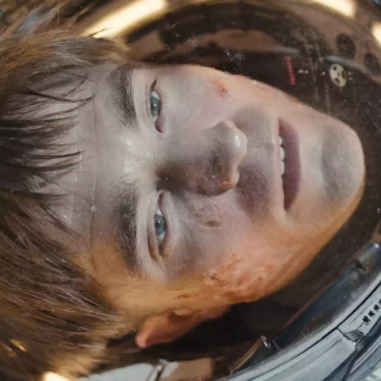 Роберт Паттінсон зустрічає свого клона: вийшов трейлер фільму «Міккі 17» від режисера «Паразитів»