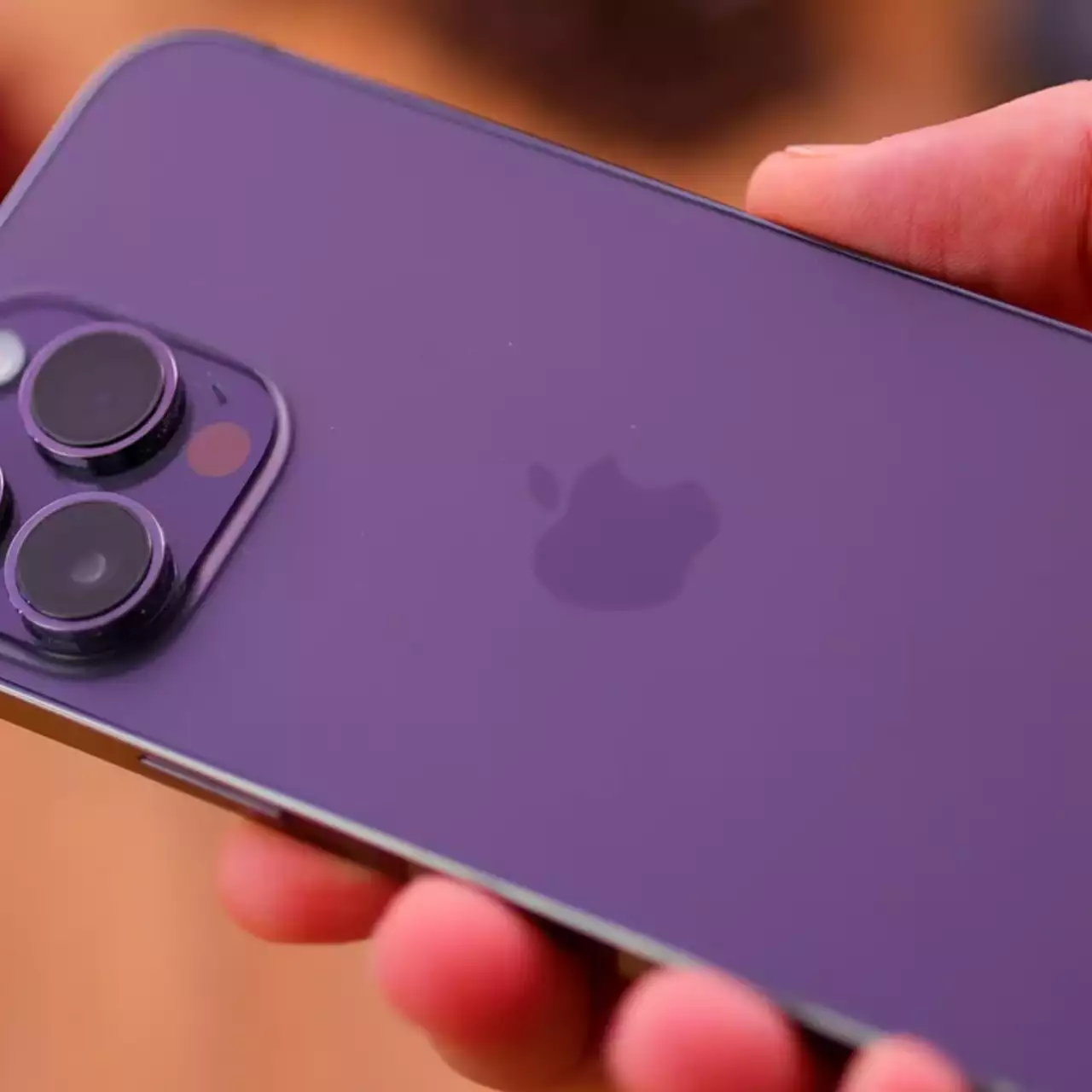 Уряд Росії схвалив ідею обов'язкового встановлення RuStore в техніці Apple
