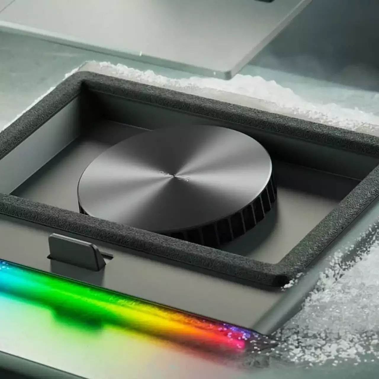 Razer представила охолоджуючу підставку для ноутбуків з RGB-підсвіткою Razer представила охолоджуючу підставку для ноутбуків з RGB-підсвіткою
